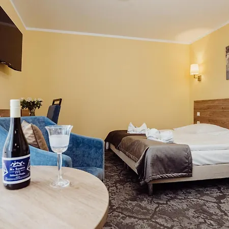 מלון Na Skarpie שצ'קלארסקה פוראובה